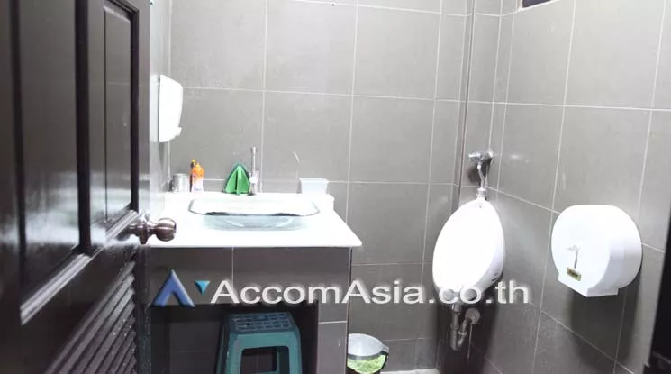  1  Office Space For Rent in sukhumvit ,Bangkok BTS Phrom Phong AA17558